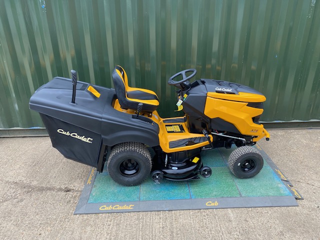 Cub Cadet XT2QR106 Zero-Turn Tractor