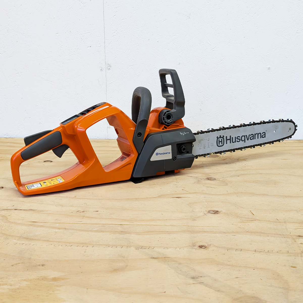 Husqvarna 535iXP Battery Chainsaw 14" Professional Grade - Unit Only (New Ex-Display) - Image 2