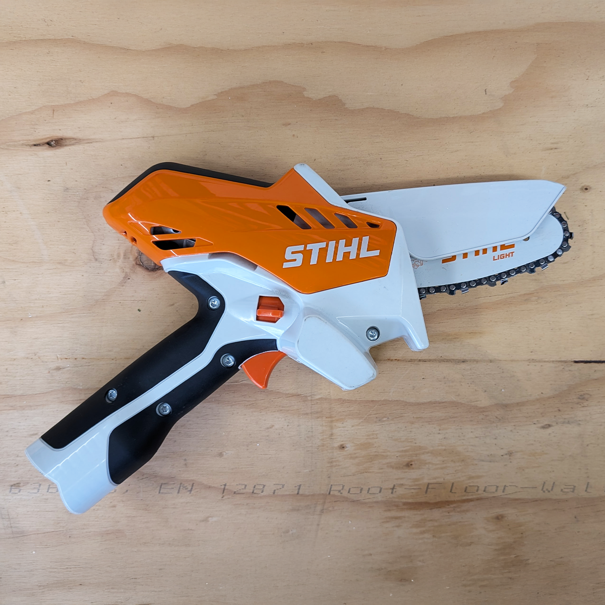 STIHL GTA 26 CORDLESS HAND PRUNER w/Charger but no battery (New Ex-Display) - Image 2
