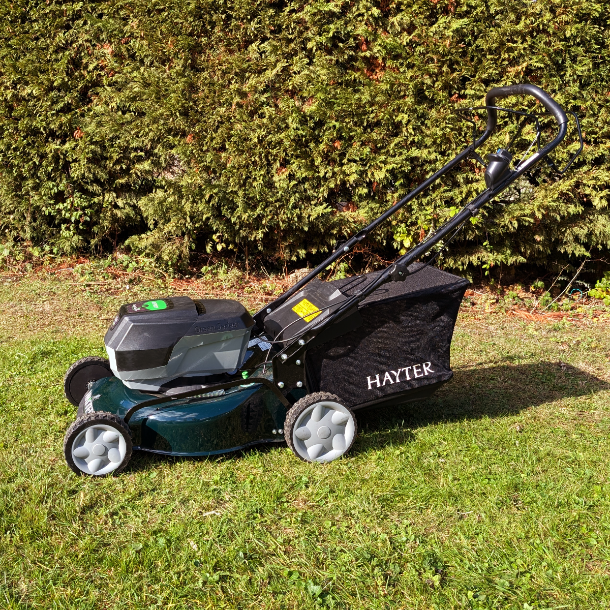 Hayter Osprey 46 AD Battery Lawn Mower Includes 2.5Ah battery and charger. (New / Ex-Display) - Image 2