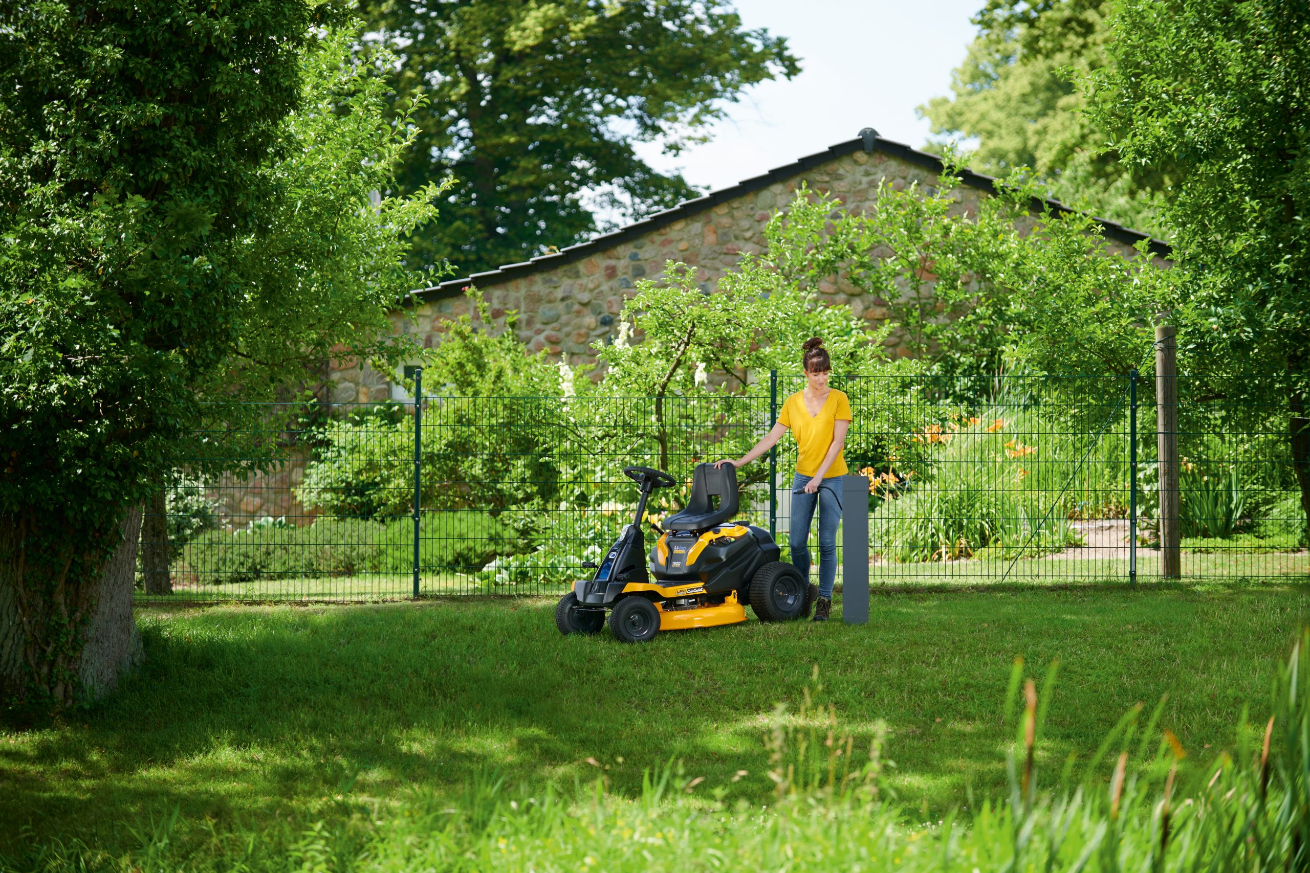 Cub Cadet LR2ES76 Side Discharge Battery Powered Ride-On Lawn