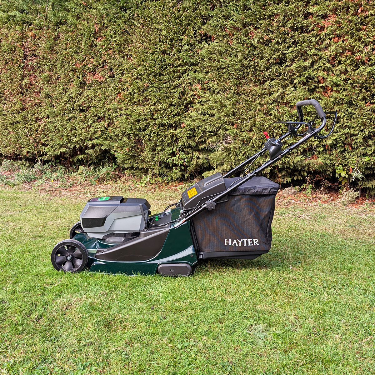Hayter Harrier CODE477A 48 60v Green Series Battery lawn mower kit Includes Battery & Charger (New Ex-Display) - Image 4