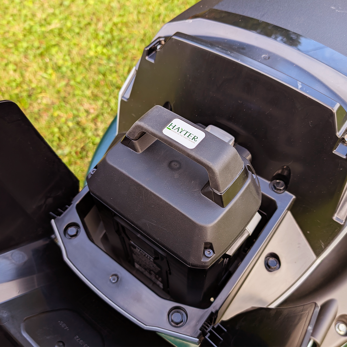Hayter Harrier CODE477A 48 60v Green Series Battery lawn mower kit Includes Battery & Charger (New Ex-Display) - Image 6