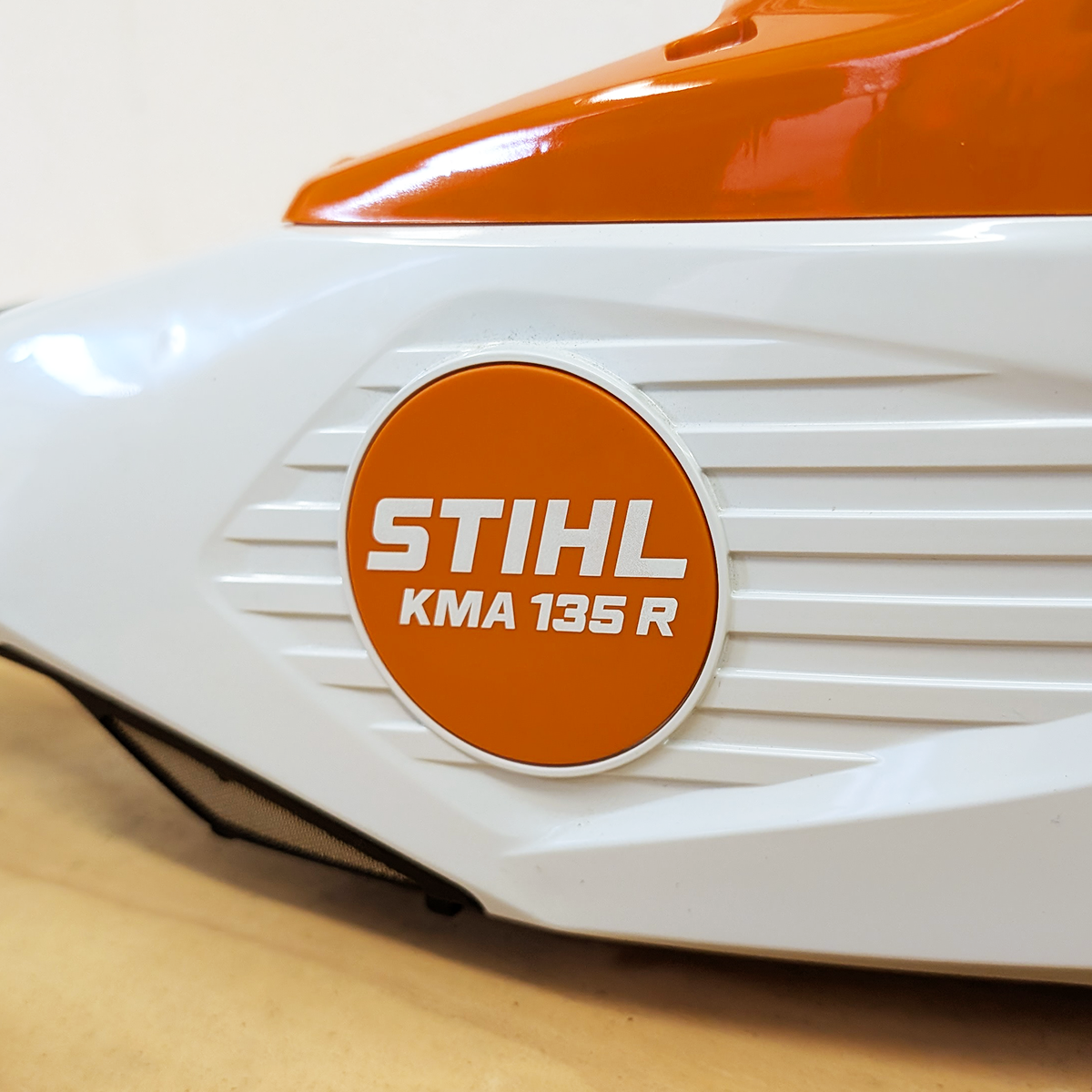 Stihl KMA 135 R Cordless Kombi Engine (Base Unit Only) (New Ex-Display) - Image 2