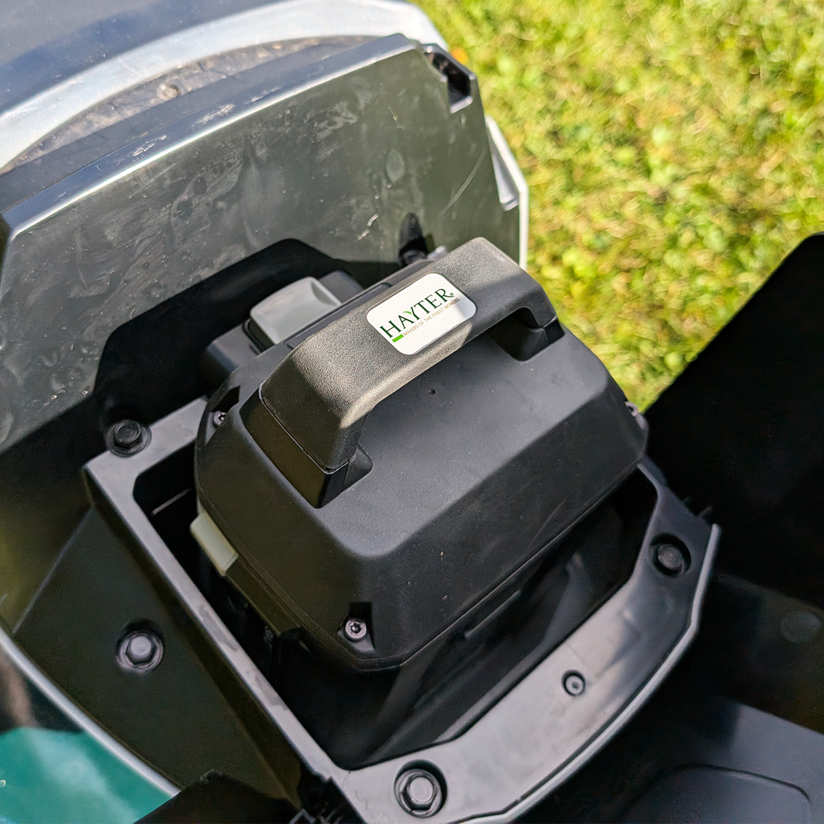 Hayter Harrier 41 Push 60V LAWN MOWER CODE373A-KIT Includes 2.5AhBattery and Charger (New / Ex-Display) - Image 6