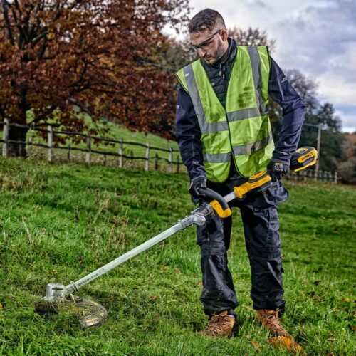 DEWALT DCMST561P1-GB 18V XR Brushless String Trimmer with 1 x 5Ah Battery and Charger - Image 6