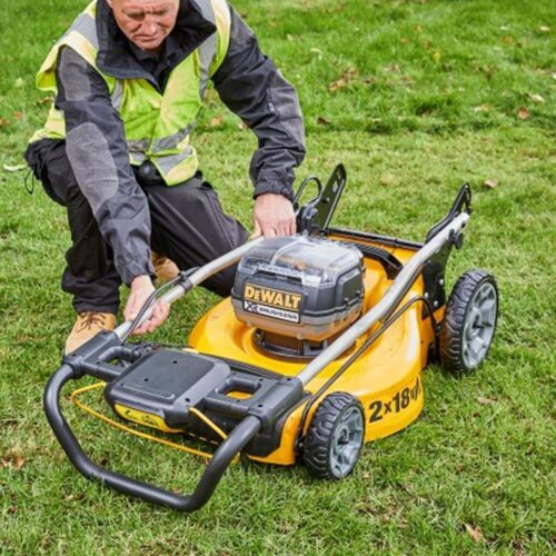 Dewalt DCMW564P2-GB 18V XR Brushless 48cm Cordless Lawnmower, 2 x 5.0Ah Batteries & Charger **CUTTING WIDTH 48CM/18″ ** - Image 3