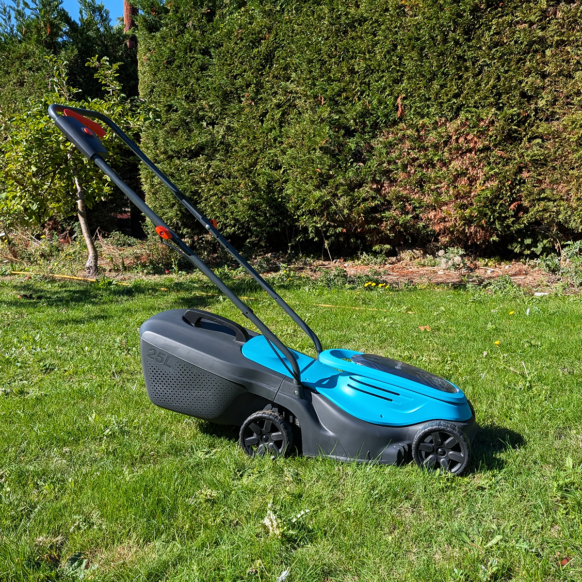 GARDENA 14630-55 30/18V P4A PowerMax Battery Lawnmower kit** CUTTING WIDTH 12"/30CM ** (New Ex-Display) - Image 3