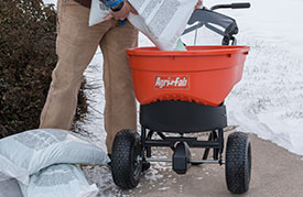 130LB PUSH PRO SALT SPREADER - Image 5